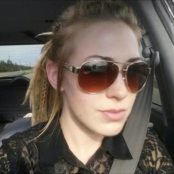 Meet your Posher, Hannah - Picture 1 of 1